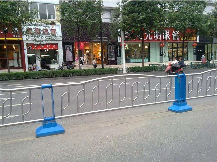 公路护栏